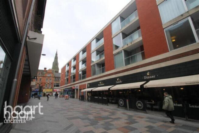 2 bed property, in Shires Lane, £160,000
