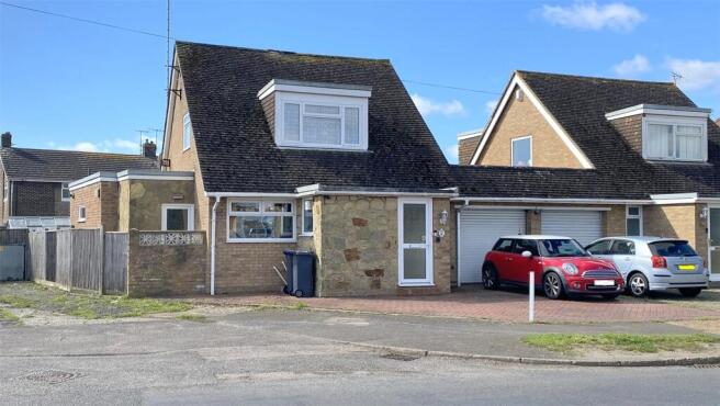 3 bed property, in Cokeham Road, £450,000