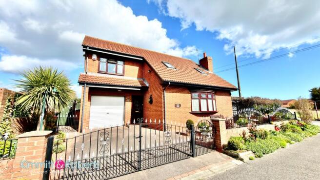 3 bed property, in Primrose Hill, £260,000