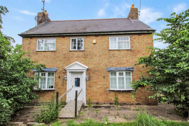 3 bed property, in Caistor Road, £300,000
