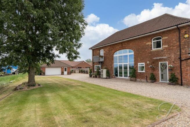 2 bed property, in Retford Road, £440,000