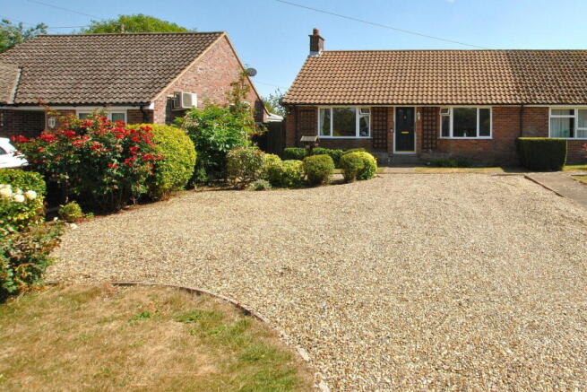2 bed property, in Drury Cottages, £300,000