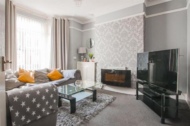 2 bed property, in Byron Road, £120,000