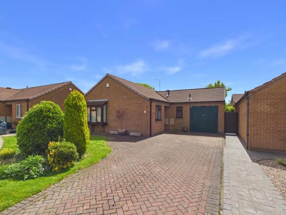 2 bed property, in Birchfield Close, £310,000