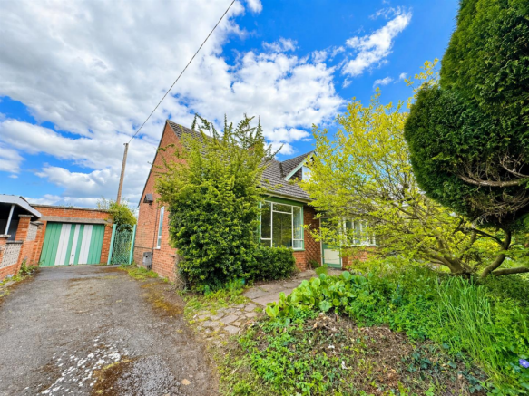 2 bed property, in Munstone Road, £230,000