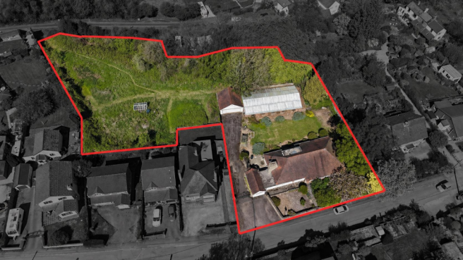 5 bed property, in Joyford Hill, £585,000