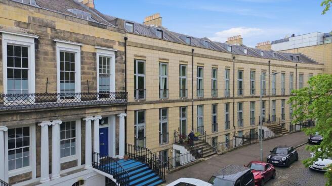 3 bed property, in 19 Hopetoun Crescent, £390,000