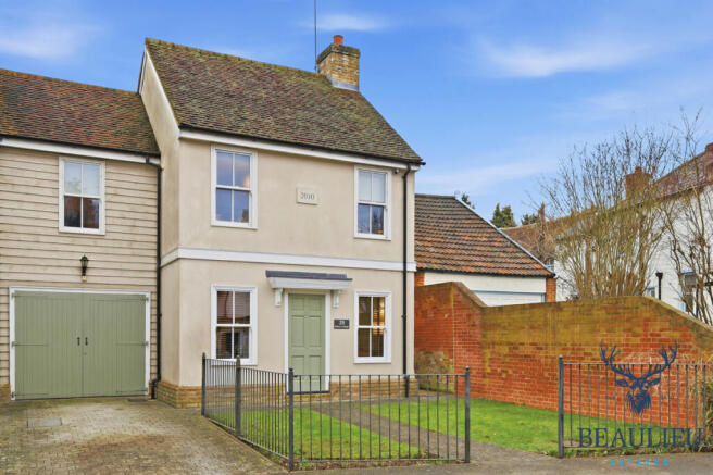 5 bed property, in Little Waltham CM3, £850,000