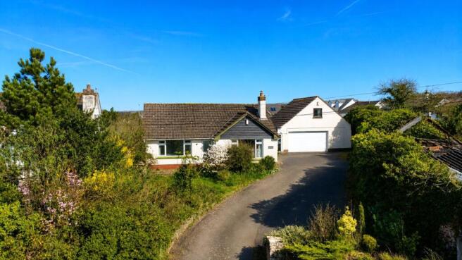 2 bed property, in Pottery Lane, £375,000