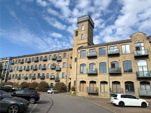 1 bed property, in Ledgard Wharf, £65,000