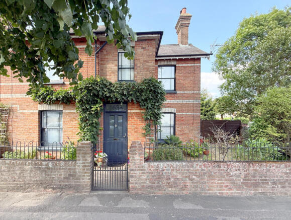 3 bed property, in Wimborne Road, £425,000