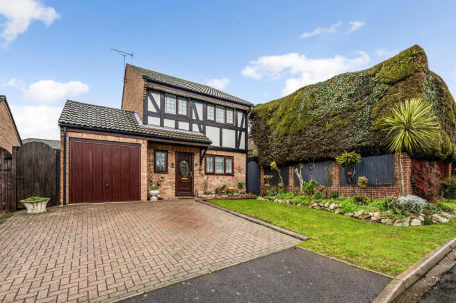 4 bed property, in Glendale, £465,000