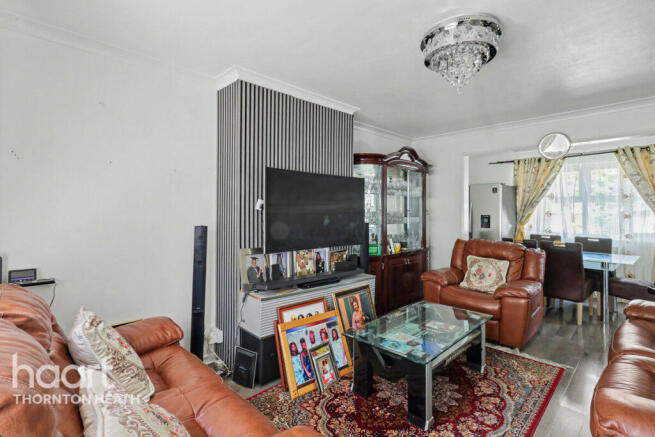 4 bed property, in Kensington Avenue, £500,000