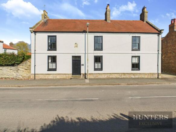 5 bed property, in West Street, £475,000