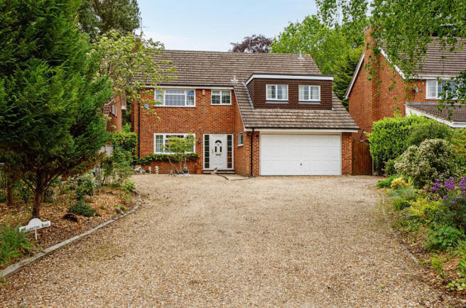 4 bed property, in Wellington Road, £800,000