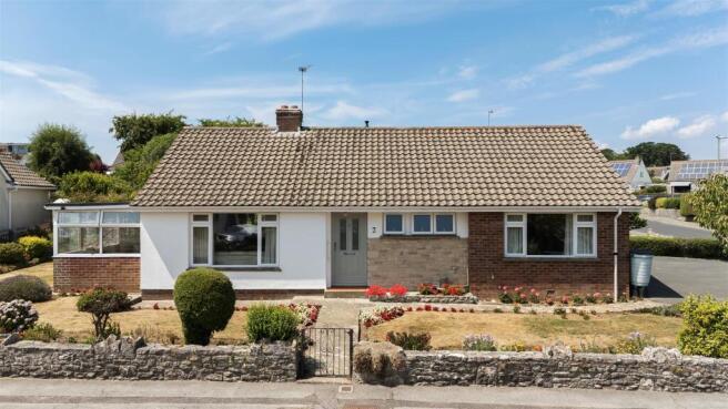 3 bed property, in Cauldron Crescent, £650,000