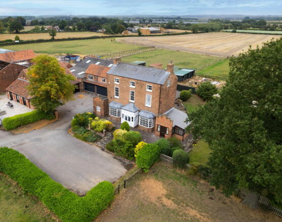 5 bed property, in Tiln Lane, £650,000