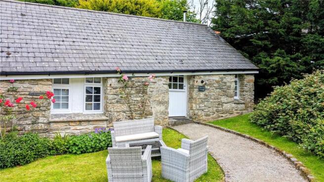 2 bed property, in Advent, £200,000