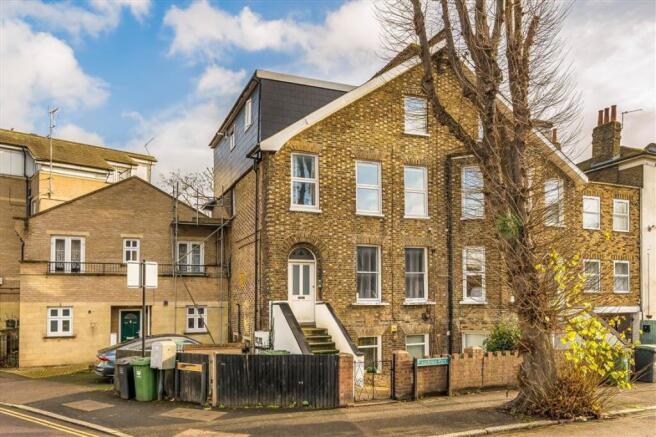 2 bed property, in Eastdown Park, £250,000