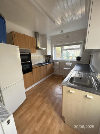 4 bed property, in Tewkesbury Street, £350,000