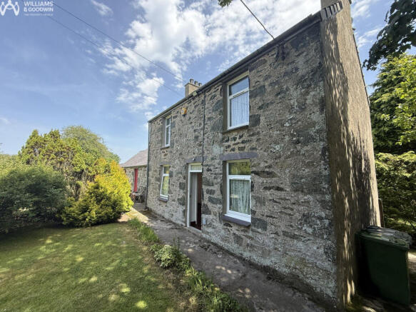 3 bed property, in off the B4419, £595,950