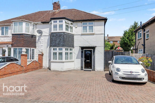 3 bed property, in Basildon Avenue, £600,000