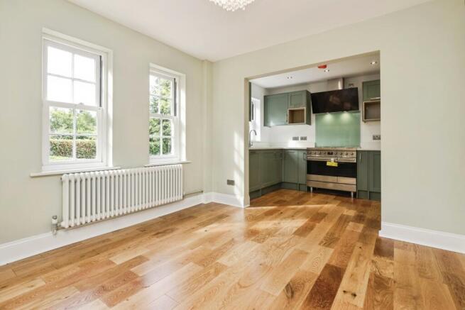 2 bed property, in Tollhouse Drive, £350,000