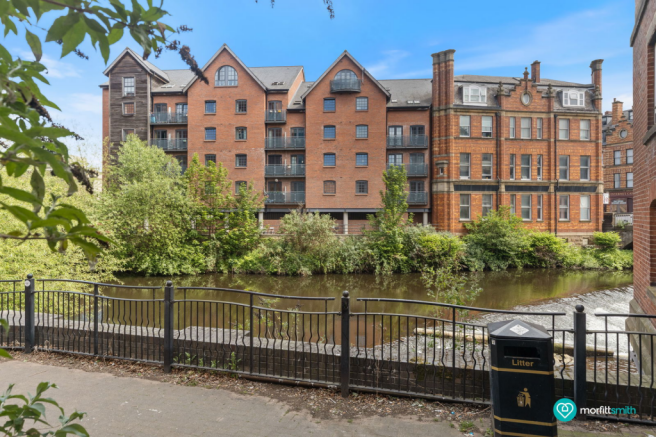 1 bed property, in City Wharf, £80,000