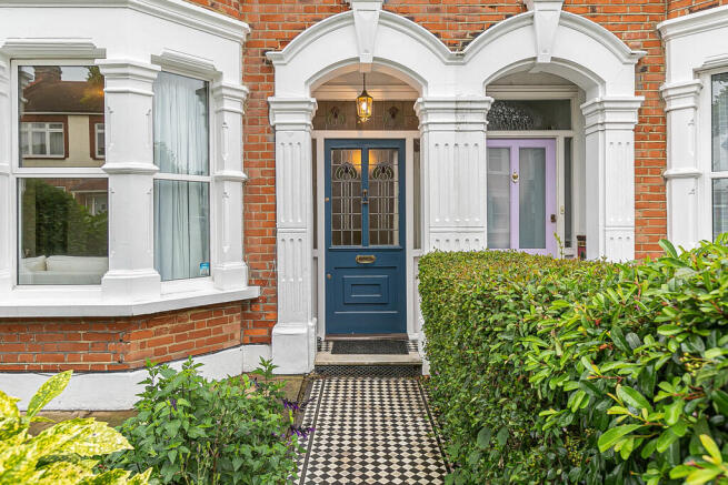 3 bed property, in Clavering Road, £975,000