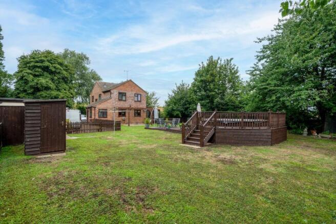 4 bed property, in Hundred Foot Bank, £450,000