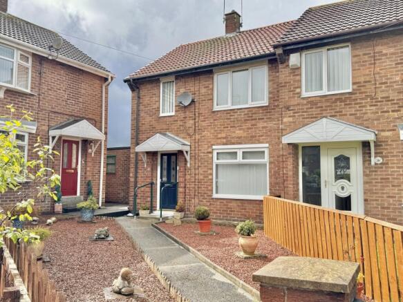 2 bed property, in Eastlea Crescent, £72,000