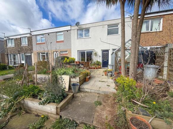 3 bed property, in Woodbridge Vale, £170,000