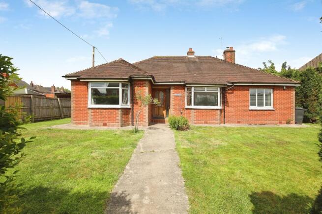 3 bed property, in Roseland Avenue, £400,000
