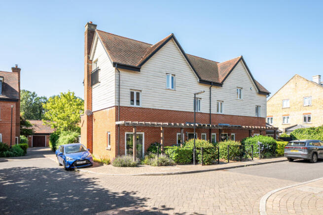 4 bed property, in Adair Gardens, £500,000