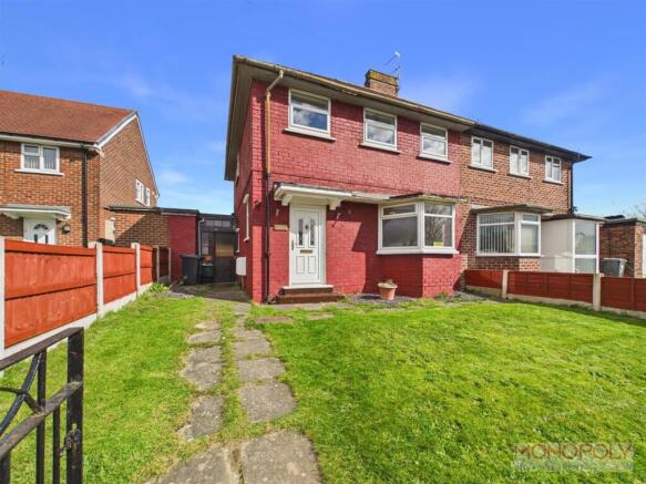 3 bed property, in Broxton Road, £165,000