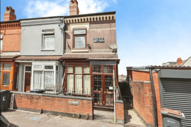 5 bed property, in Woodall Rd- 5 Bed Investment, £199,999