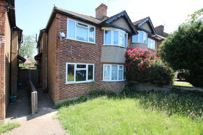 2 bed property, in Bryan Avenue, £458,950