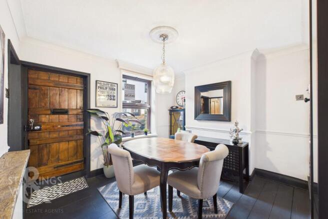 2 bed property, in Cliff Hill, £260,000