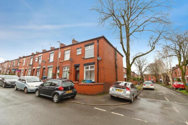 2 bed property, in Mirfield Avenue, £170,000