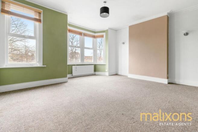 4 bed property, in Gorringe Park Avenue, £700,000