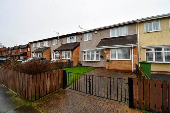 3 bed property, in Broadfield Avenue, £145,000