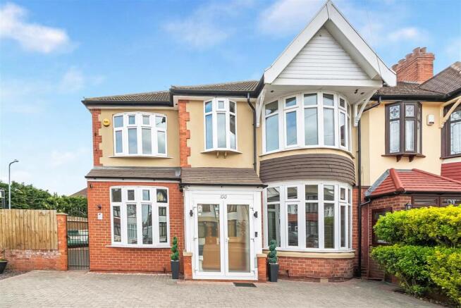 6 bed property, in Dawlish Drive, £875,000