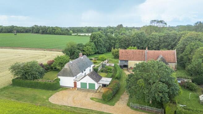 4 bed property, in Thatched Farmhouse and Unconverted Barn in Merton, £800,000