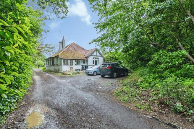 4 bed property, in New Road, £600,000