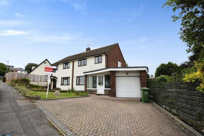3 bed property, in Chantry Way, £475,000