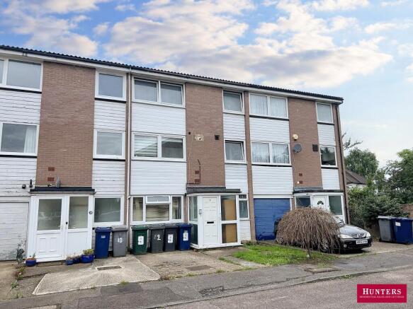 4 bed property, in Oxford Gardens, £900,000