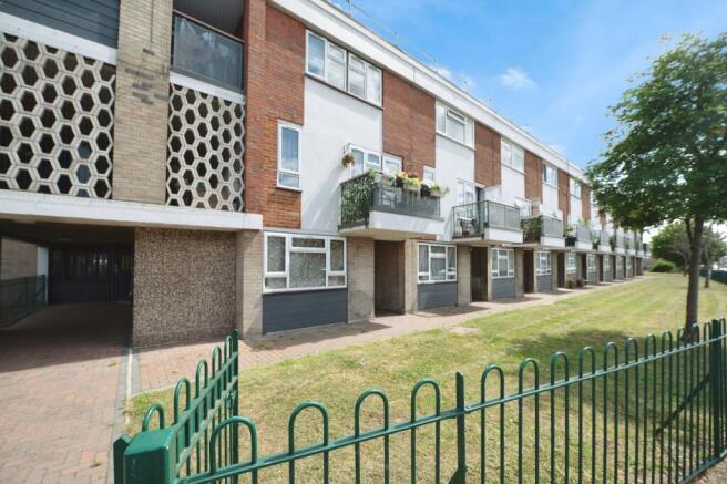 3 bed property, in Cherry Tree Lane, £250,000