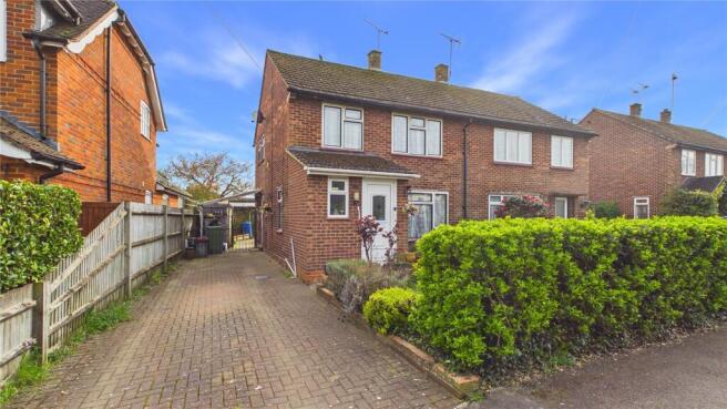 3 bed property, in Chobham, £595,000