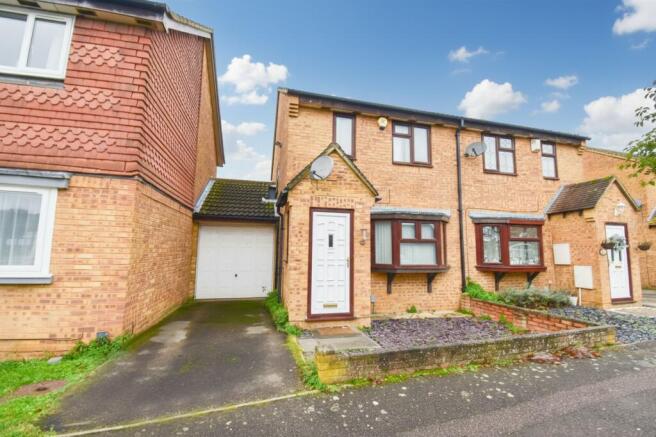 3 bed property, in Harrier Way, £315,000