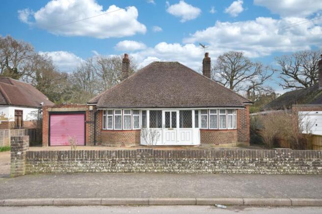 3 bed property, in Smallfield, £450,000